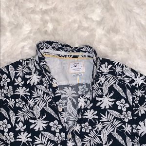hawaiian shirt